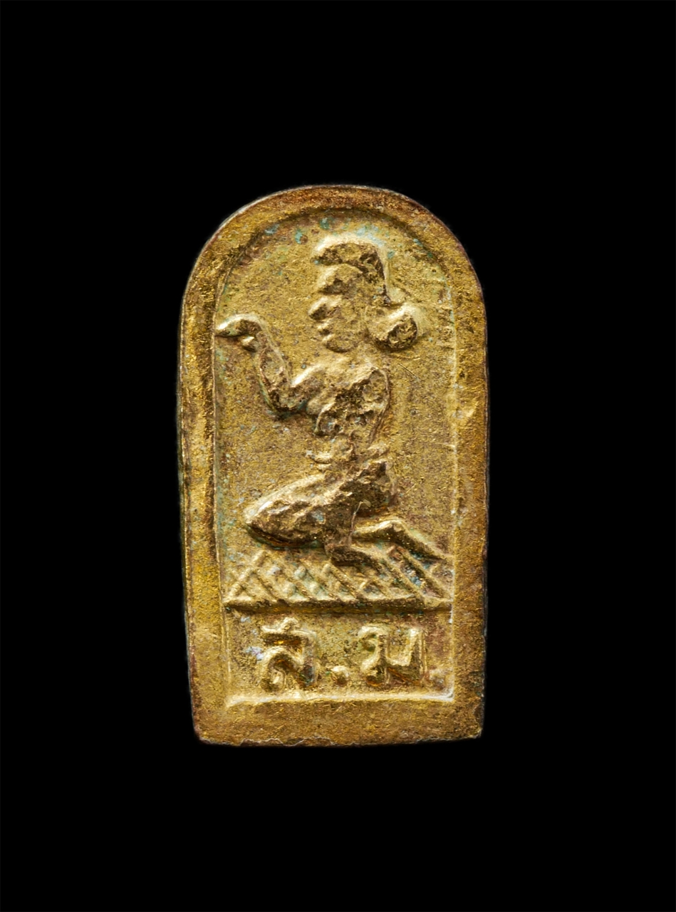 15Jul25 (142)p.jpg - เหรียญใบมะขาม หน้าพระพุทธ หลังนางกวัก ส.ม. หลวงปู่เหมือน (ท่านพระครูอุดมวิชาการ) วัดกำแพง จ.ชลบุรี พ.ศ.2501 เนื้อทองทิพย์ พระเก่าสวย มวลสารดี  | https://kamulet.in.th